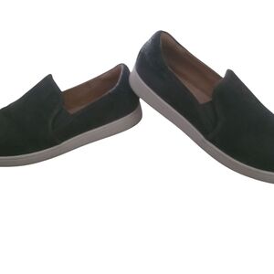 UGG Gray Slip-On Loafers Minimalist Design
